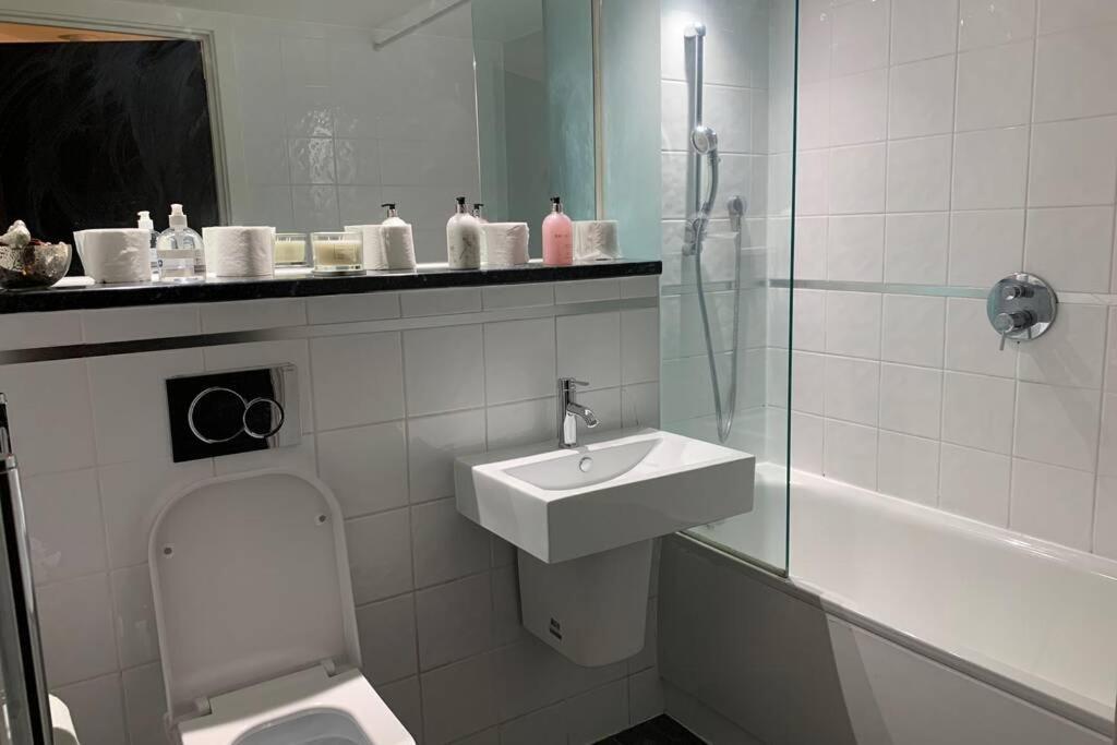 1988 Homes - Milend London Ngoại thất bức ảnh